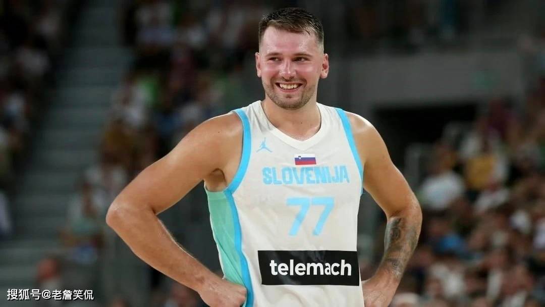 东契奇迎来十五赛季高光表现,拜仁球迷沸腾!(东契奇绝杀带走胜利,21岁首次季后赛已比肩传奇) 东契奇迎来十五赛季高光表现,拜仁球迷沸腾!(东契奇绝杀带走胜利,21岁首次季后赛已比肩传奇)