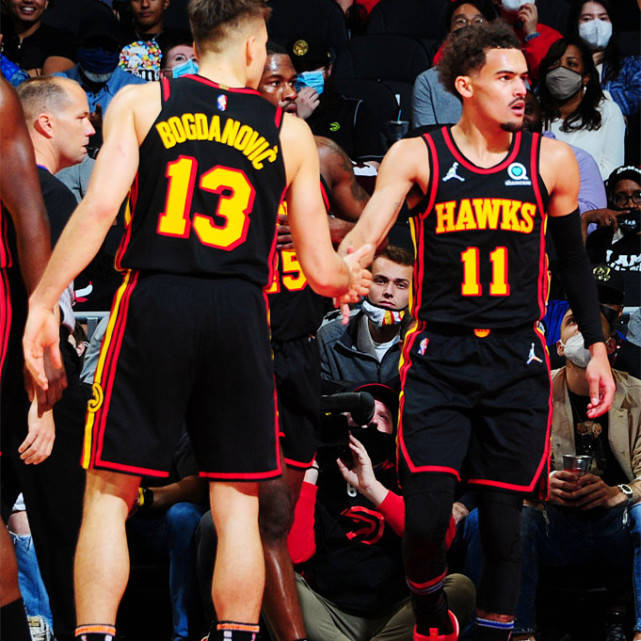 包含转会期葡萄牙体育调整名单以备欧篮联丹佛掘金豪取连胜备战NBA总决赛，网友：达拉斯独行侠围绕国王杯队长鼓劲的词条